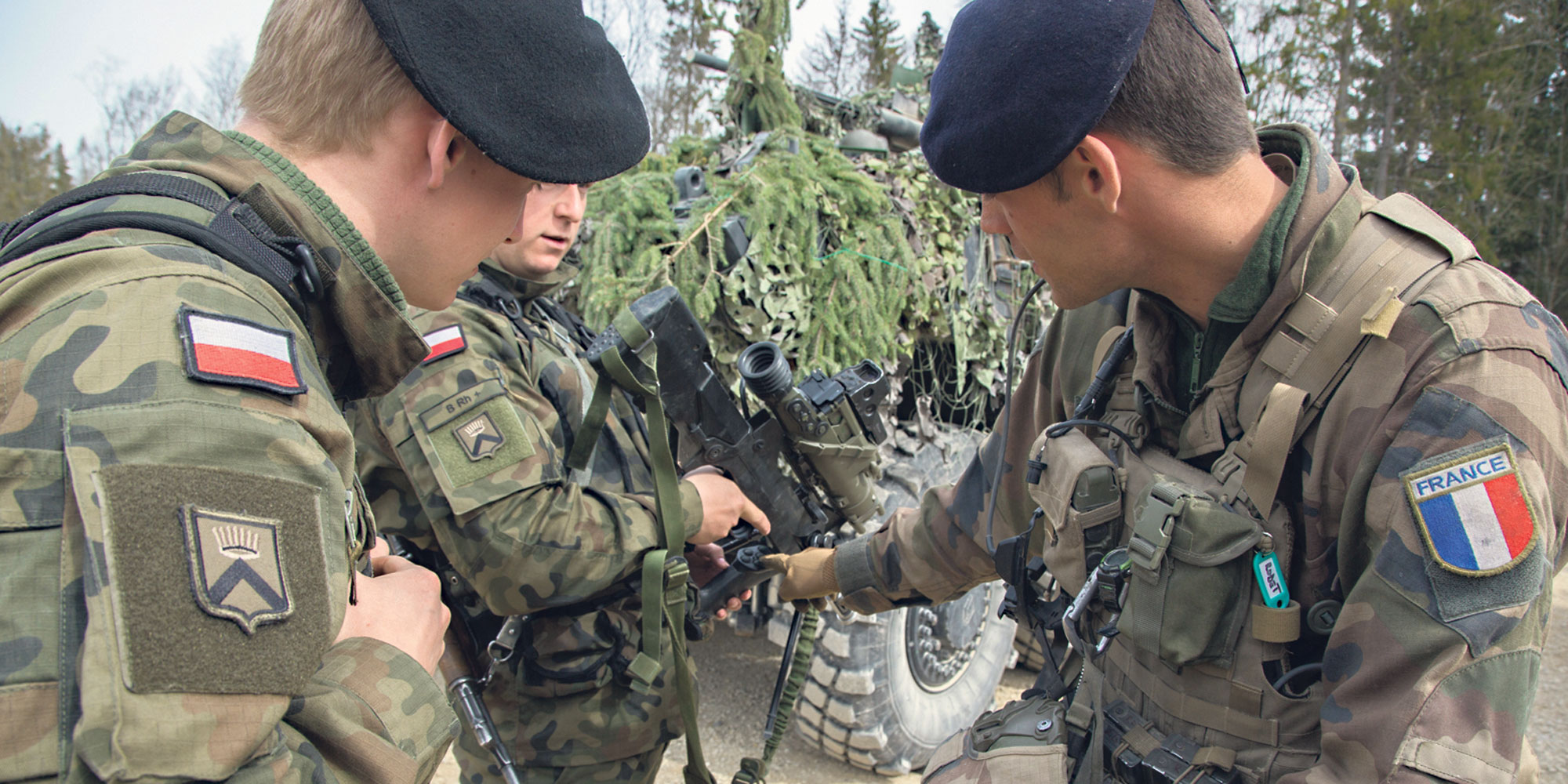 L Armée Francaise Vue Par Les Russes En Estonie, l'armée française s'entraîne contre la menace russe