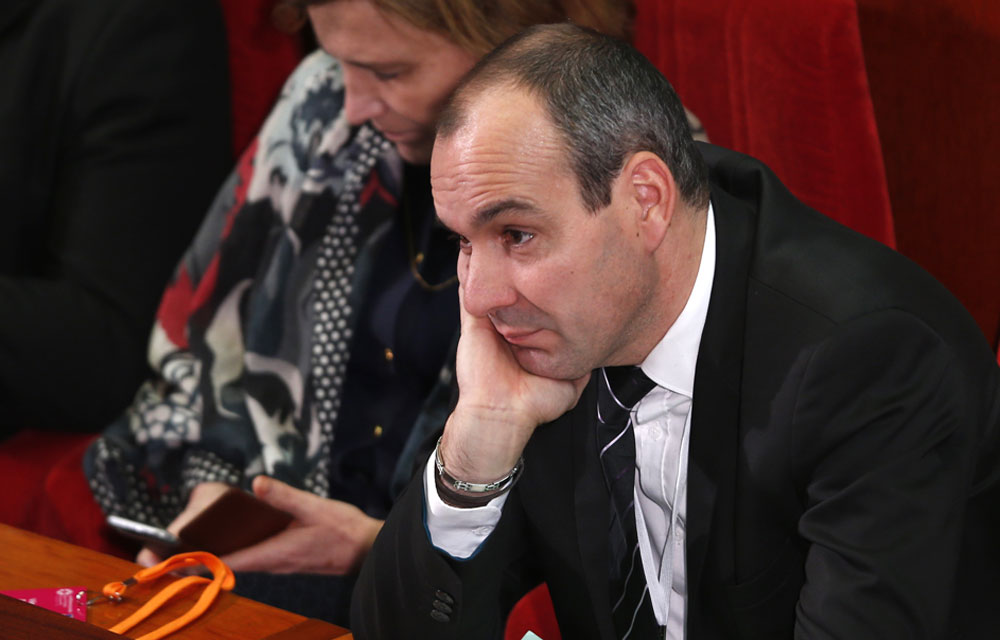 Hommes Au Bord De La Crise De Nerfs Avis Les syndicats réformistes au bord de la crise de nerfs