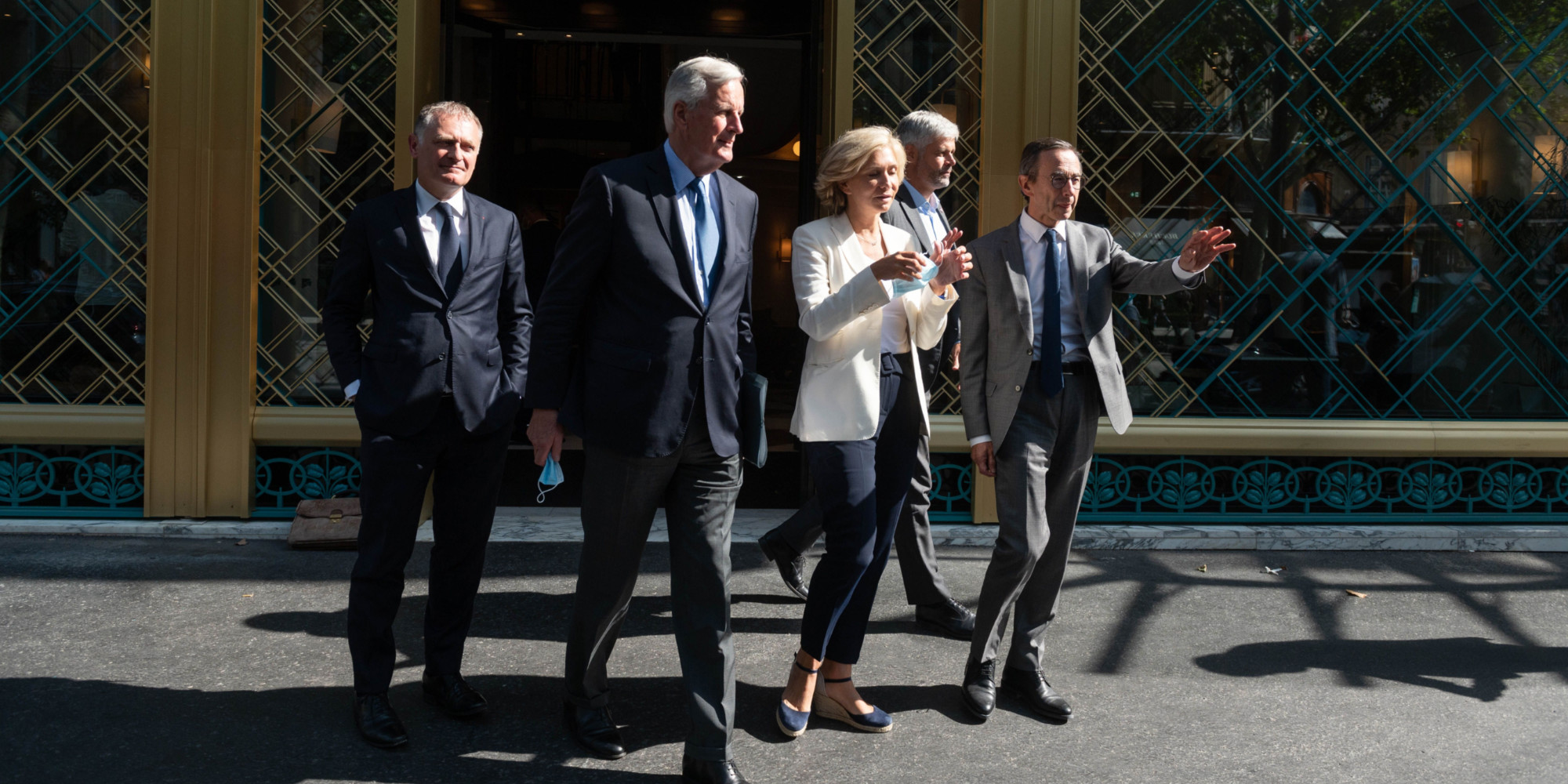 Les vacances actives de l'exécutif, les candidatures multiples à droite : notre brief politique de la semaine - Vimarsana News