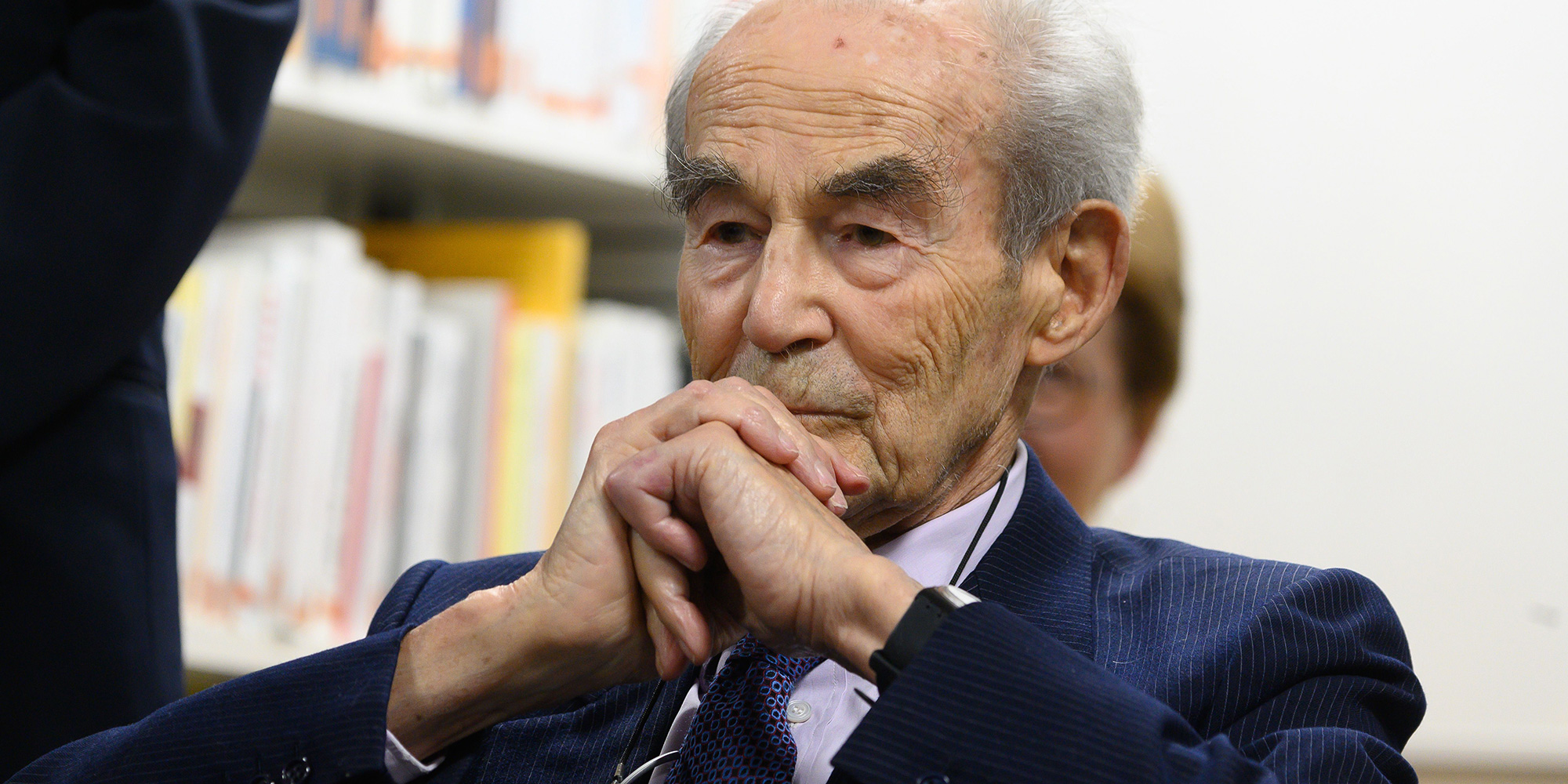 Quelles Sont Les Origines De Robert Badinter