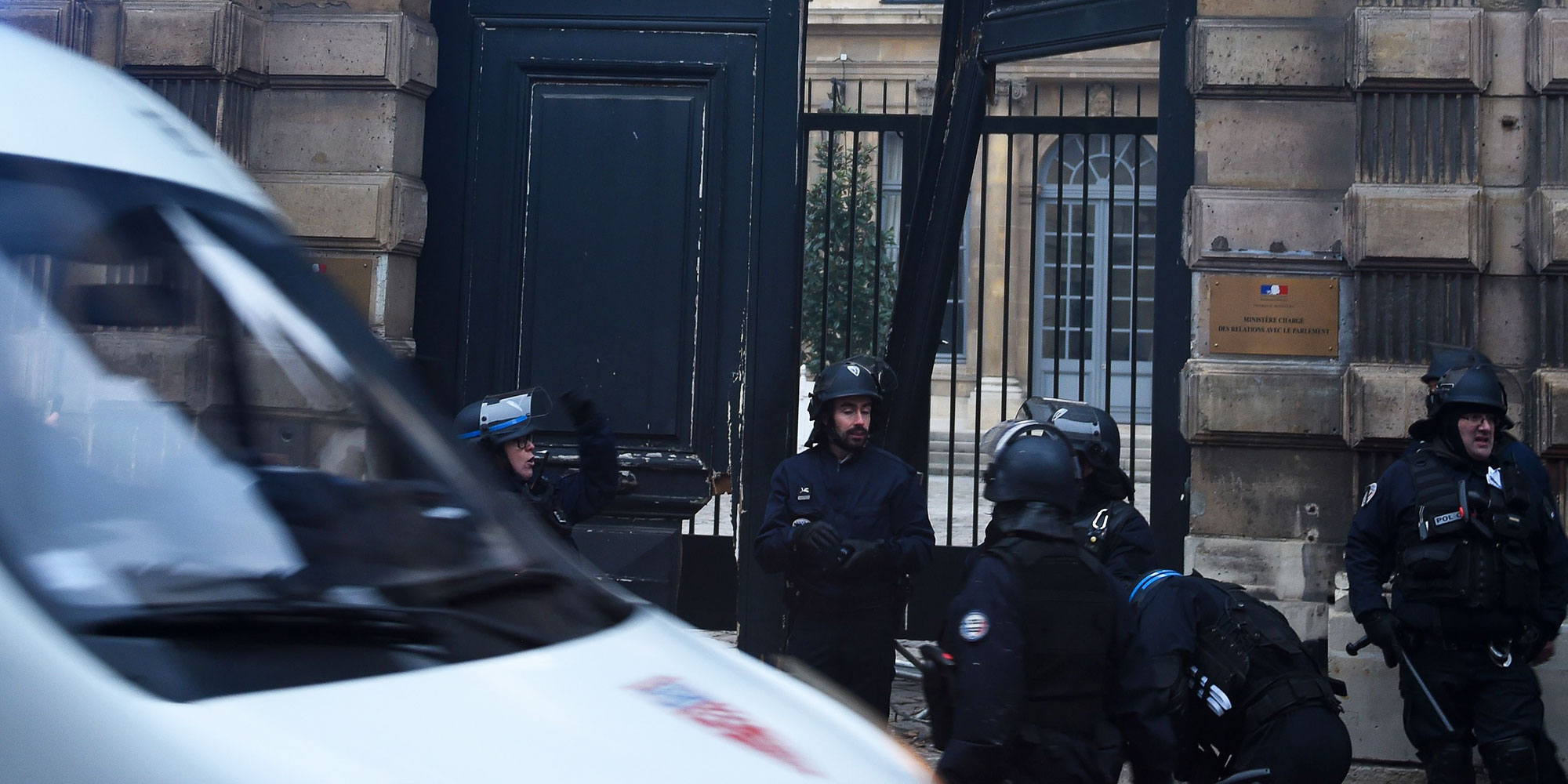 Romain 23 Ans Gilet Jaune Jugé Pour Avoir Forcé La Porte