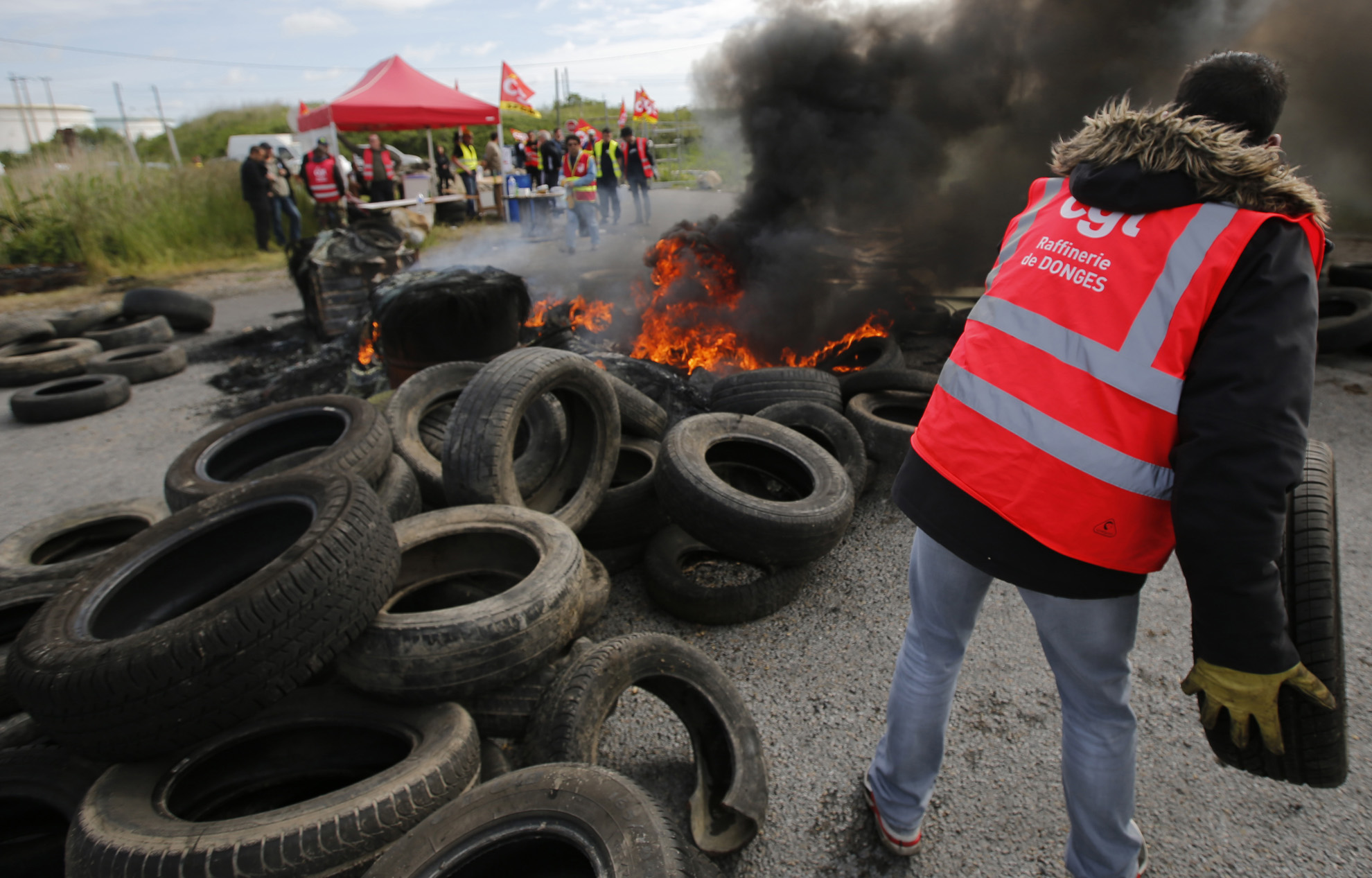 Greve Carburant Nc Pénurie de carburant : six raffineries sur huit sont en grève, selon la CGT
